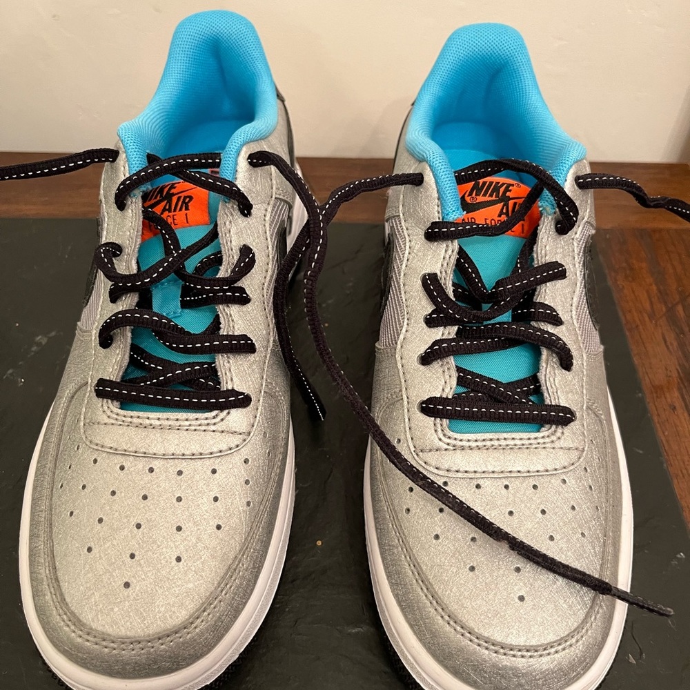 Nike Air Force 1 silver kid’s size 5. Never worn.